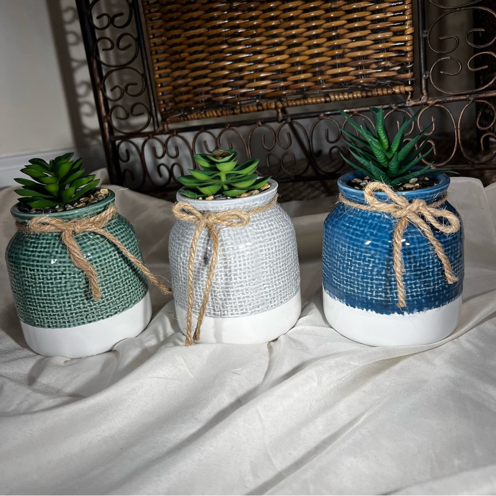 Old East‎ Main Co Faux Imitation Succulent Plant & Ceramic Vase Gray Green Blue